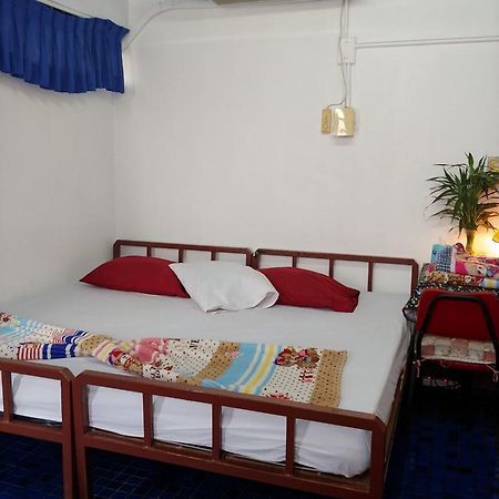 Prasuri Guest House Bangkok Exteriör bild