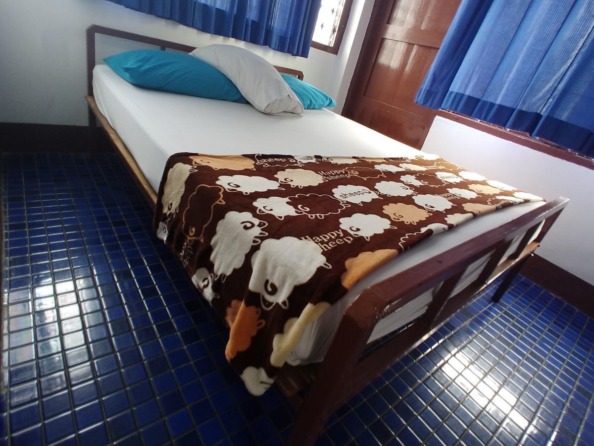 Prasuri Guest House Bangkok Exteriör bild