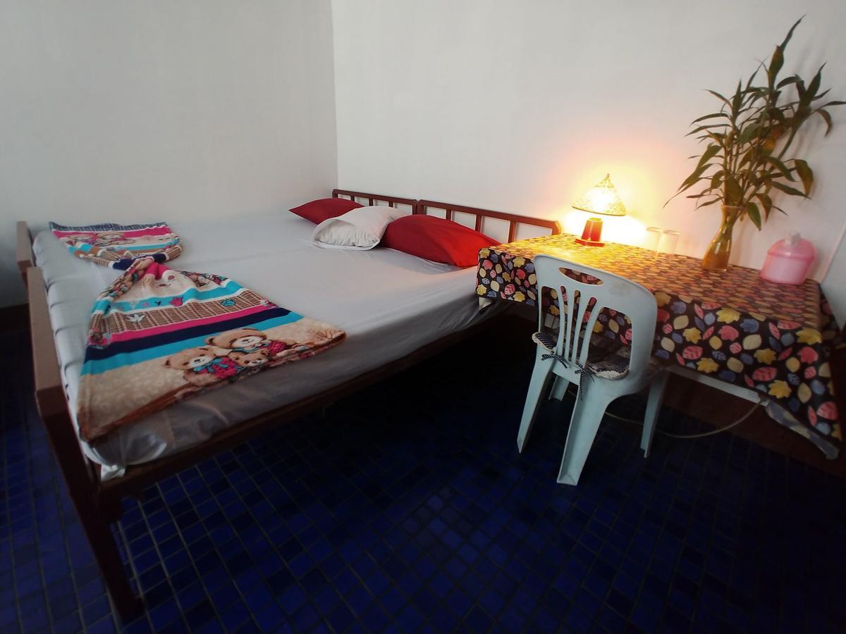 Prasuri Guest House Bangkok Exteriör bild