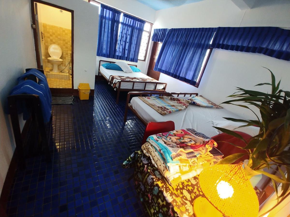 Prasuri Guest House Bangkok Exteriör bild