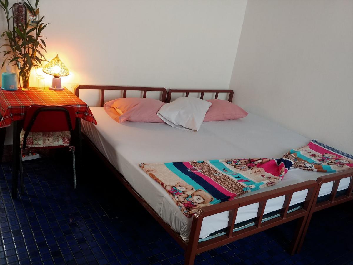 Prasuri Guest House Bangkok Exteriör bild