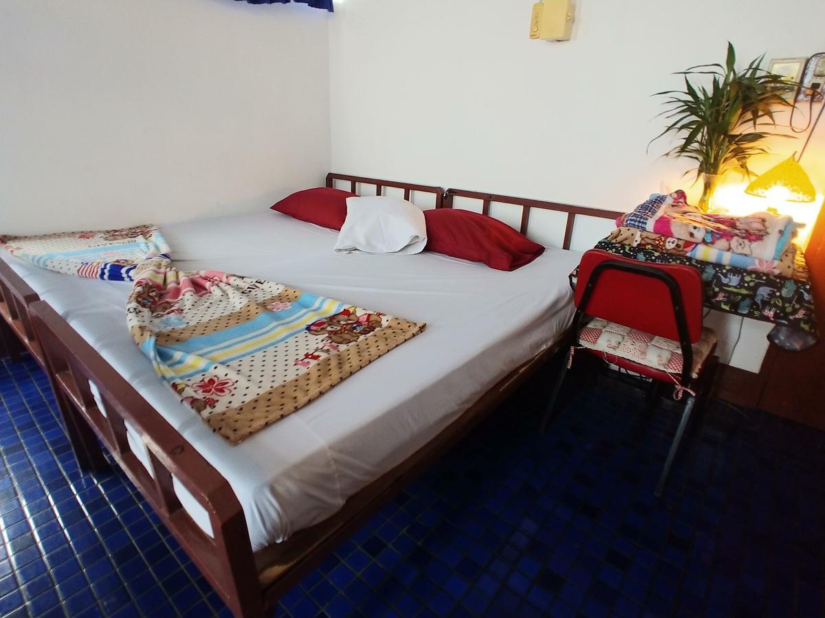 Prasuri Guest House Bangkok Exteriör bild