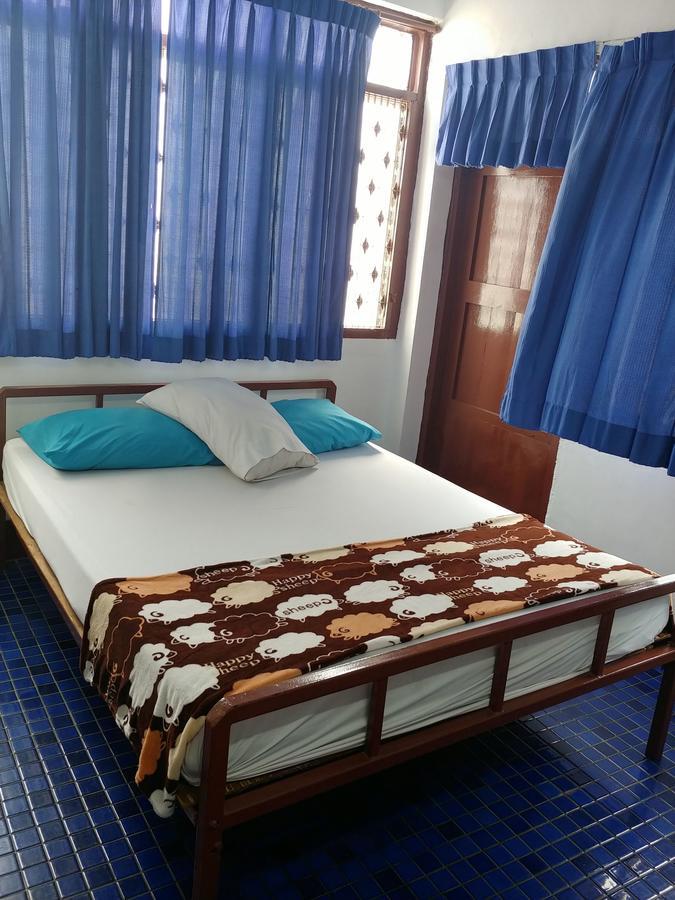 Prasuri Guest House Bangkok Exteriör bild