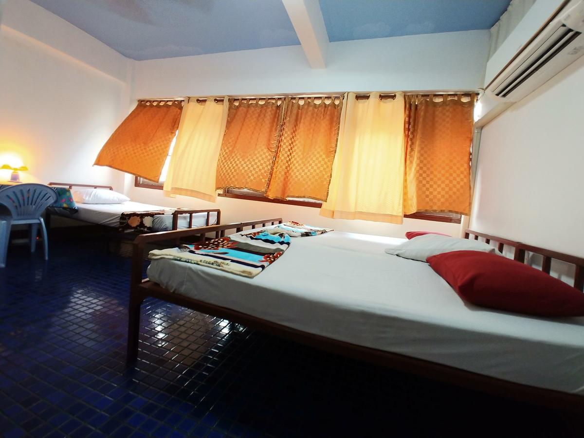 Prasuri Guest House Bangkok Exteriör bild