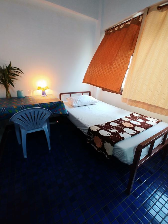 Prasuri Guest House Bangkok Exteriör bild
